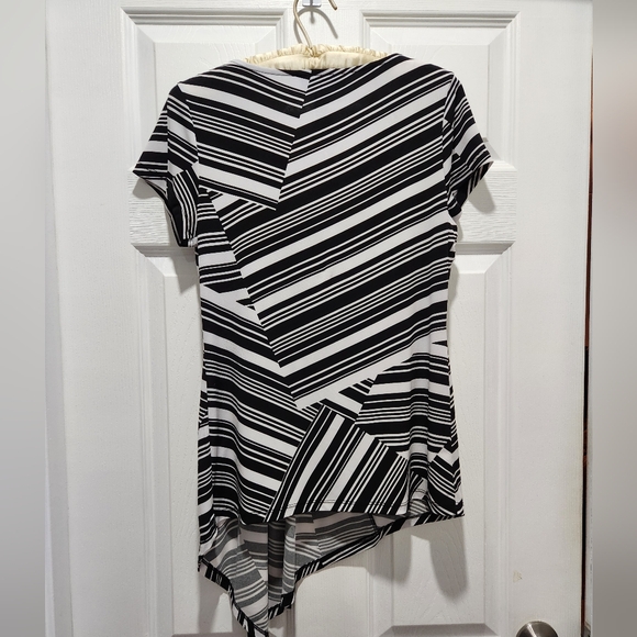 Stylish black striped top - Picture 2 of 3